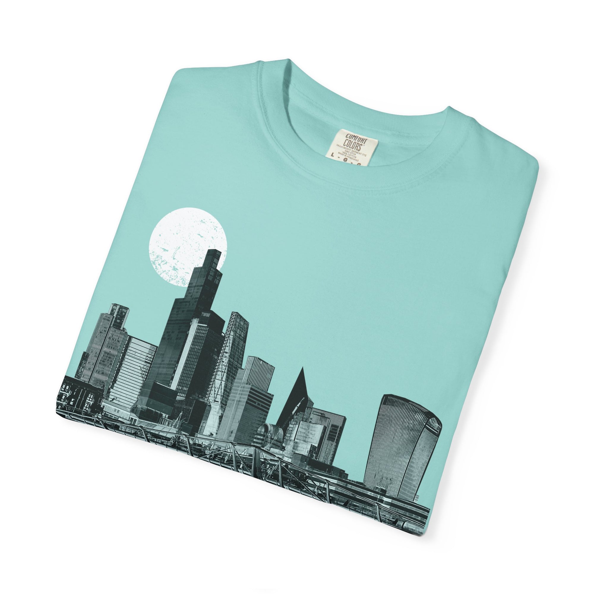 London Urban Skyline Graphic Tee - Cool Cityscape Design, Modern Edgy Style